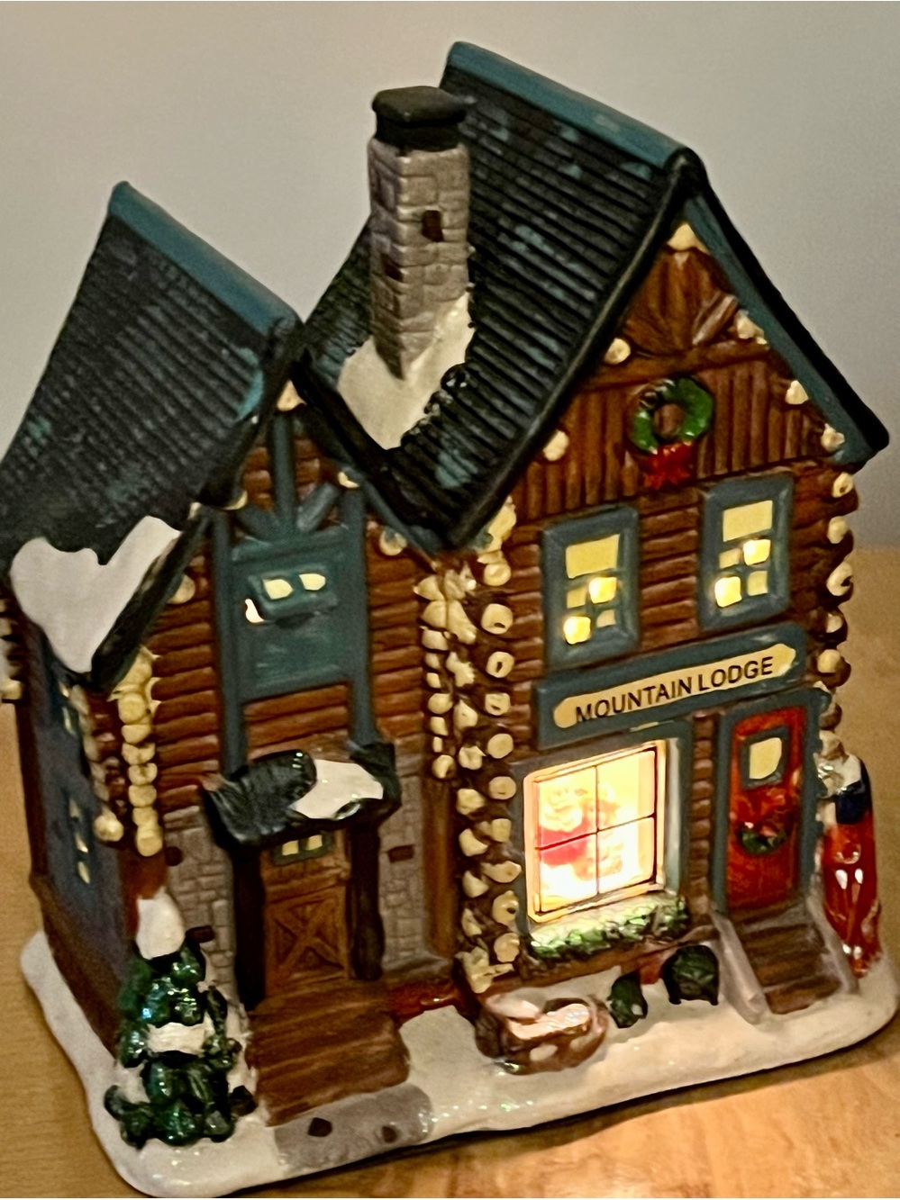 NT Holiday Lighted Porcelain House "Mountain Lodge" Christmas Village Corded/Box